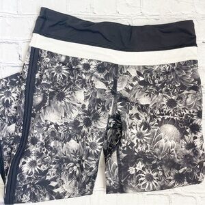 Lululemon Up The Pace Flowabunga Black/White Sunflower Crop Leggings